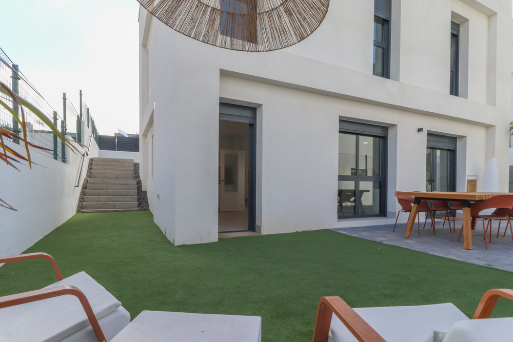 24 ESCALERA EXTERIOR